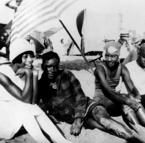 L to R: Grace Williams, Albert Williams, Mary Mingleton, Willie Williams (no relation) in the segregated section of Santa Monica beach known as the Ink Well.