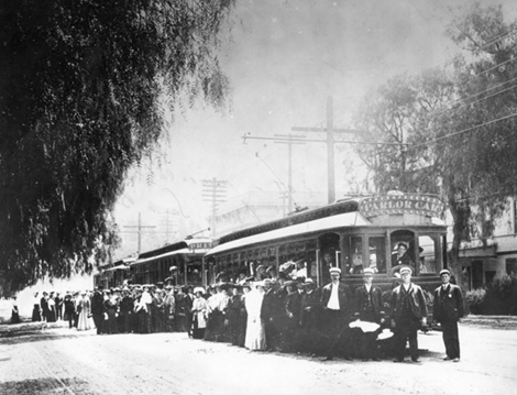 Tourists visiting artist Paul de Longre's studio at Hollywood Blvd and Cahuenga in 1905