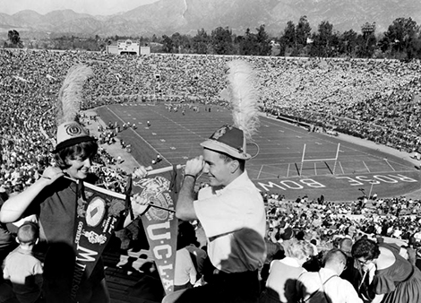 100,000 fans attend Rose Bowl game