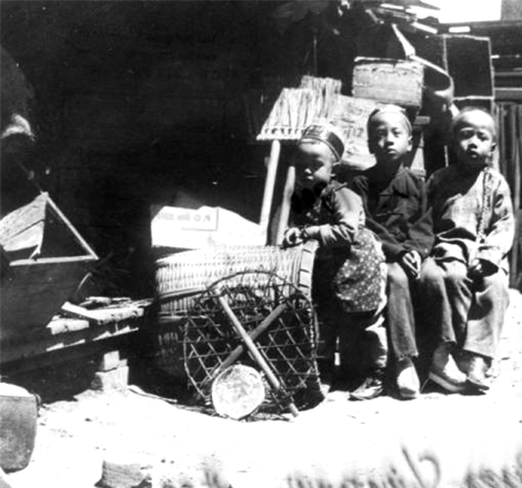 Three children in Chinatown, 1899