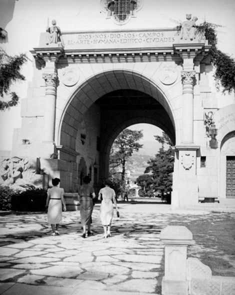 Arched entry, Santa Barbara County Courthouse