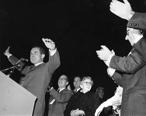 Brown - Nixon battle goes to wire