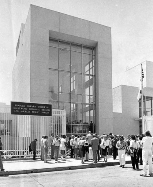 Spectators gather at the dedication ceremony for the Frances Howard Goldwyn Hollywood Regional Branch Library