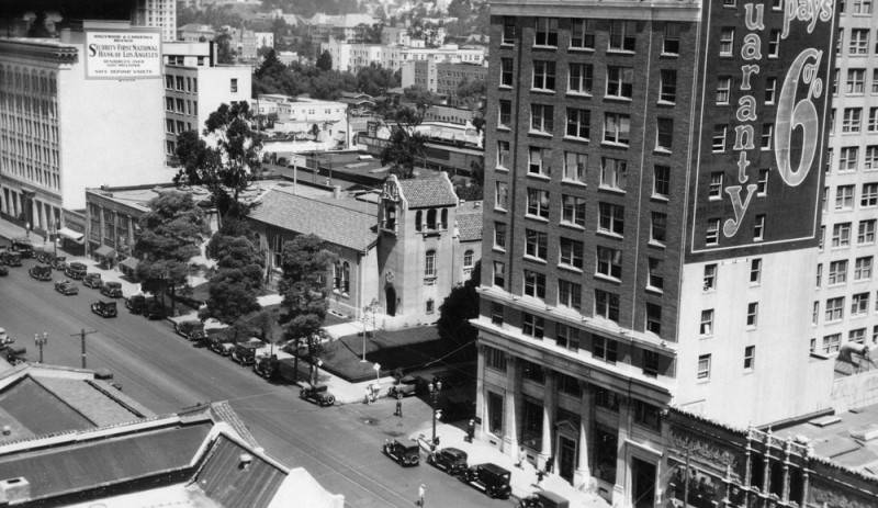 View of the Hollywood Branch Library from the Broadway Hollywood/Dyas Building