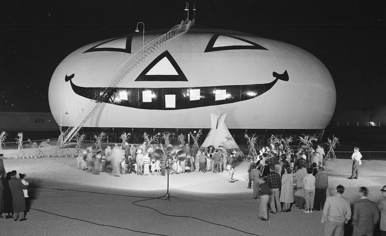 children of Union Oil employees gathered in front of Smilin’ Jack