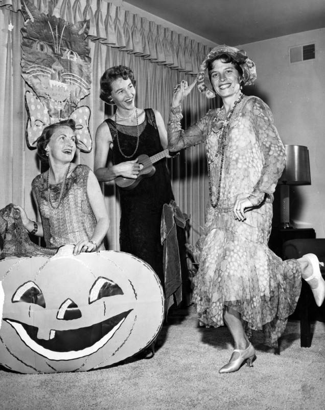 Mrs. Edward B. T. Borek, right, gives out with a few wicked Charleston steps. Providing music for the practice session is Mrs. Bryce H. Neff, center, as Mrs. David M. Ghormley looks on.