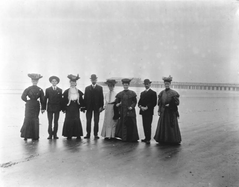 Overcast day at the beach, 1900
