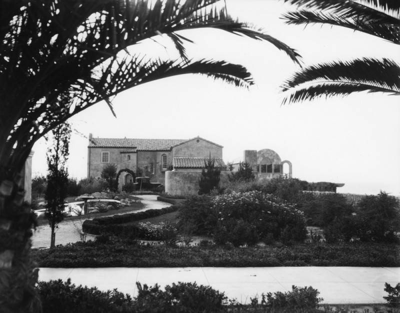 House by the sea in Long Beach, 1920