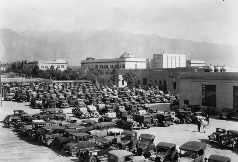 Parking lot in Pasadena 1932