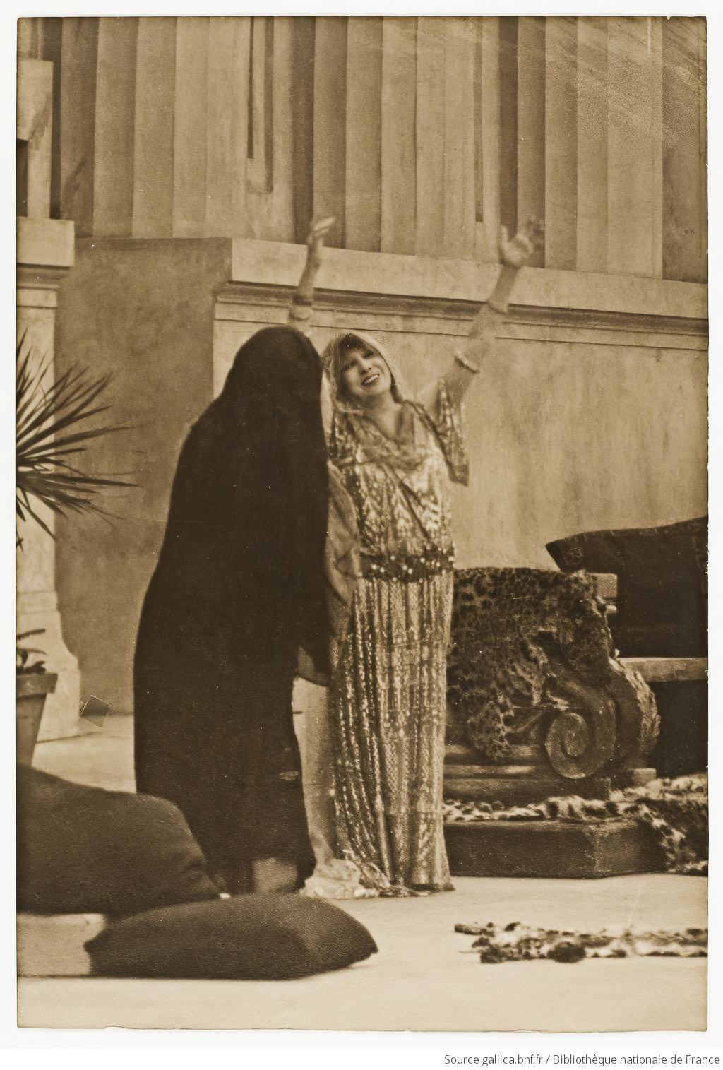 Bernhardt performing Jean Racine’s Phèdre at Berkeley’s Greek Theater