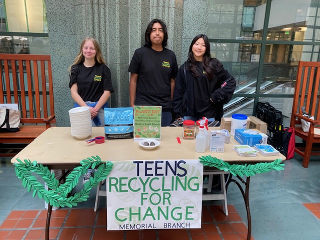 teens at an outreach event